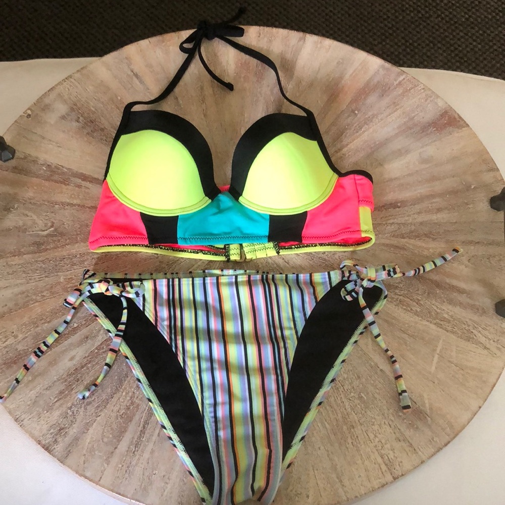 Hollister Medium Bikini Bottoms & Xhilaration Small Underwire Padded Top NWOT